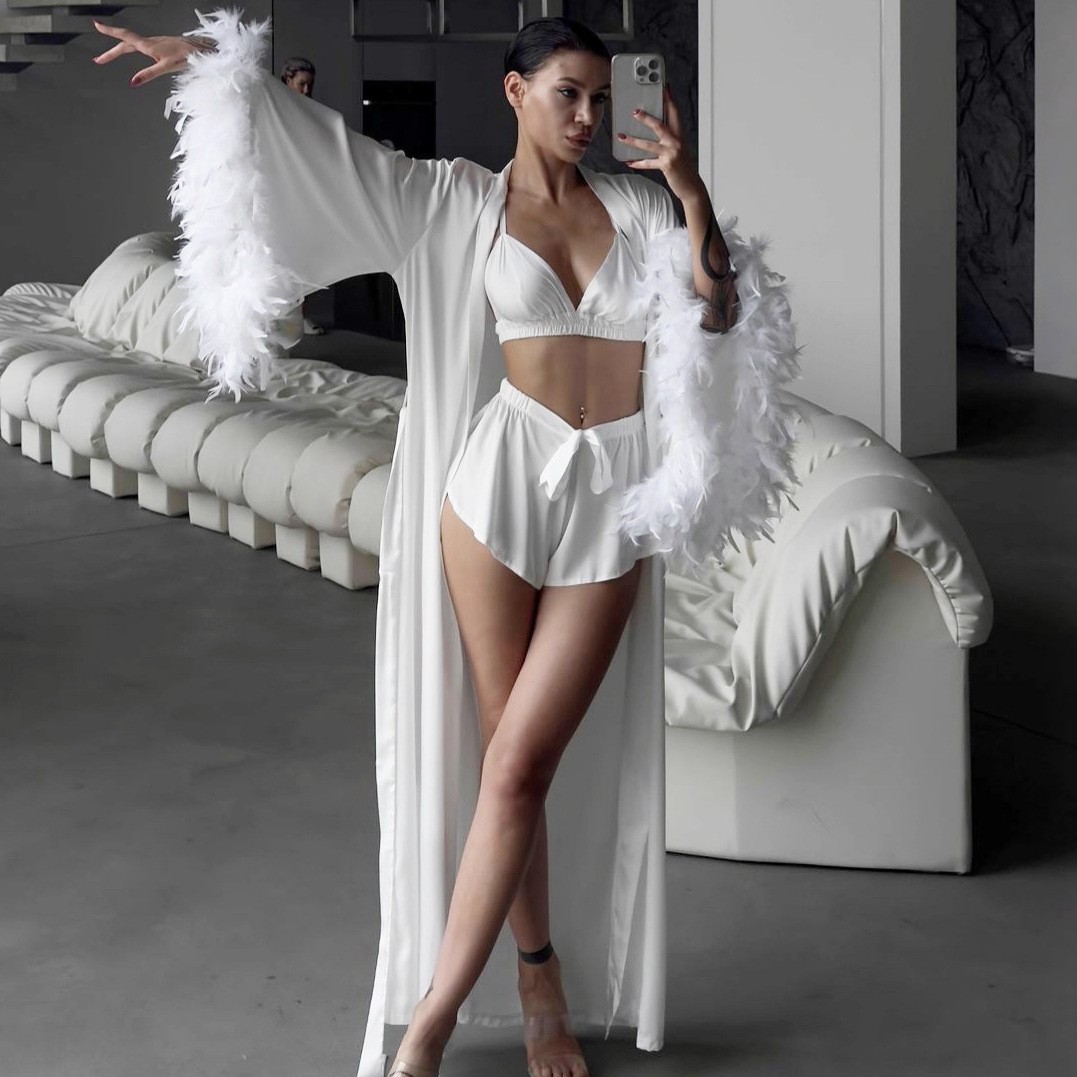 Bathrobe - Driedelige badjas met verenbies, Europese en